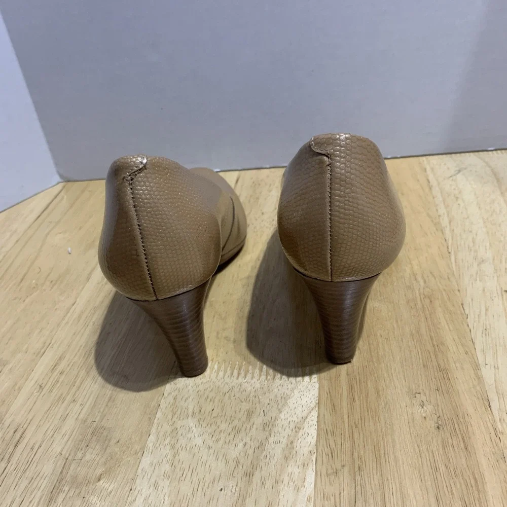NURTURE BY LAMAZE MARJORRIE LEATHER HEELS. WOMENS‎ SIZE 6.5M